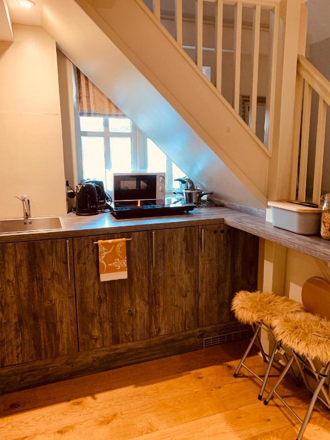 Bootmenders B&B Питерсфилд Экстерьер фото