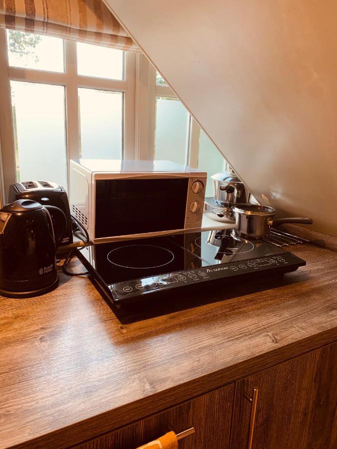 Bootmenders B&B Питерсфилд Экстерьер фото