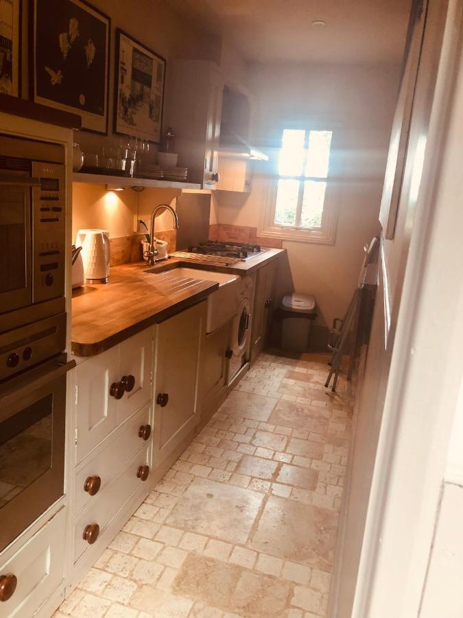 Bootmenders B&B Питерсфилд Экстерьер фото