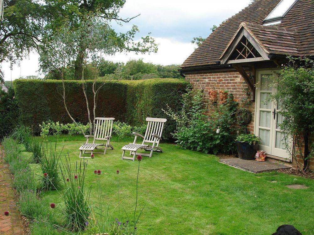 Bootmenders B&B Питерсфилд Экстерьер фото